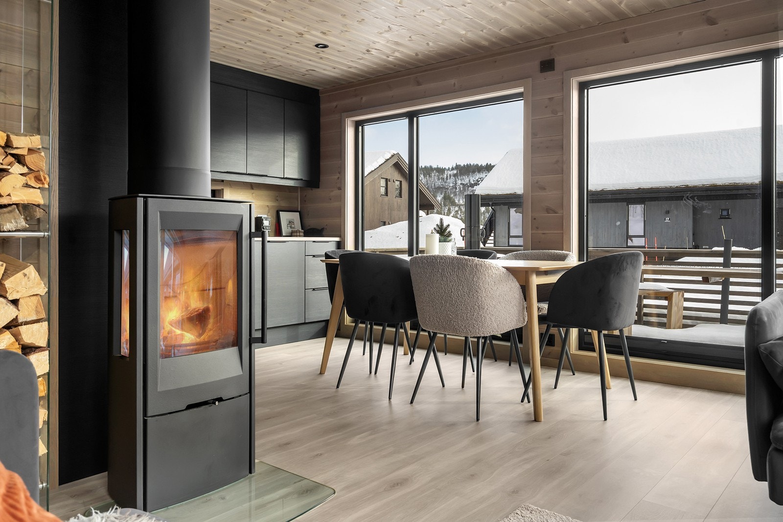 Det gir ekstra stemning med peisovn Galleribilde