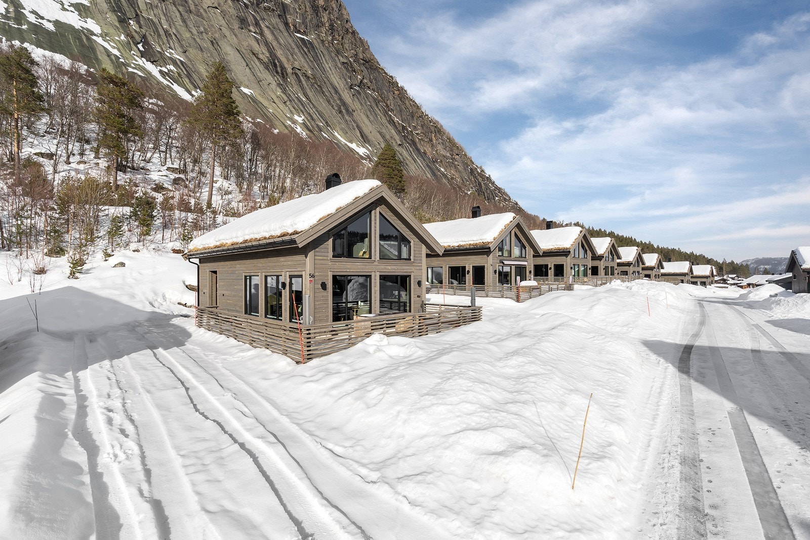 Velkommen til Løefjellslii 56 presentert av Eiendomsmegler Norge v/Gro Lillian Netland Hulløen Galleribilde