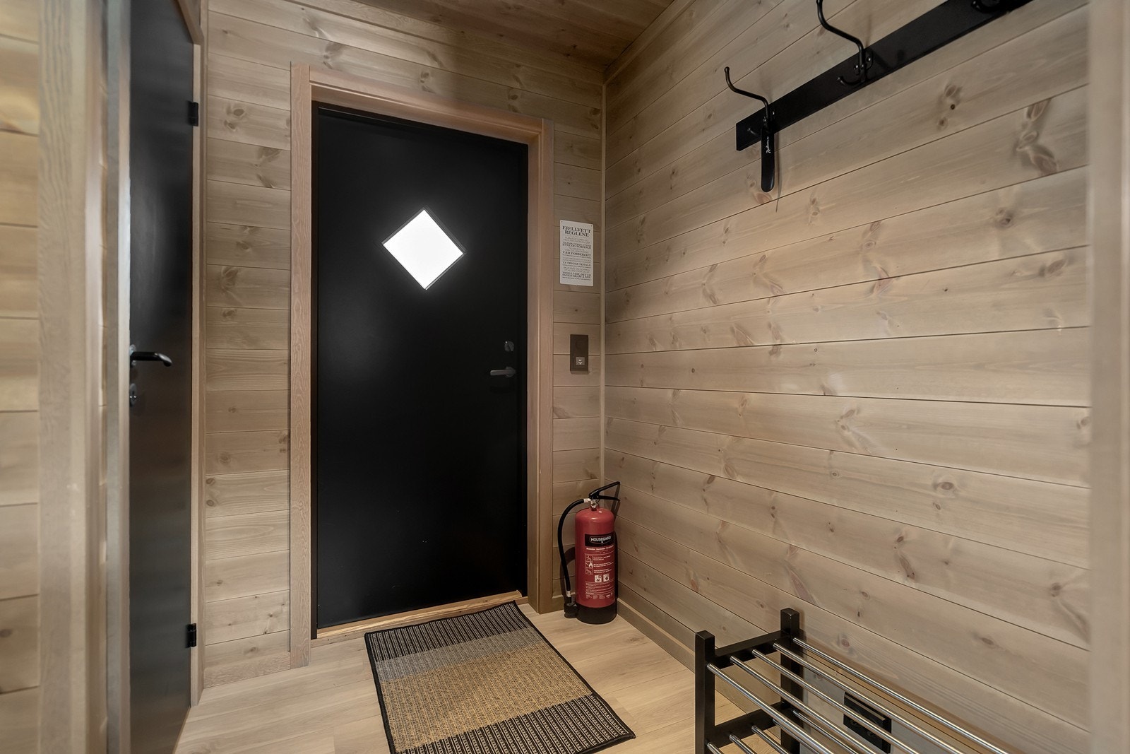 Gang med inngang til innvendig bod Galleribilde