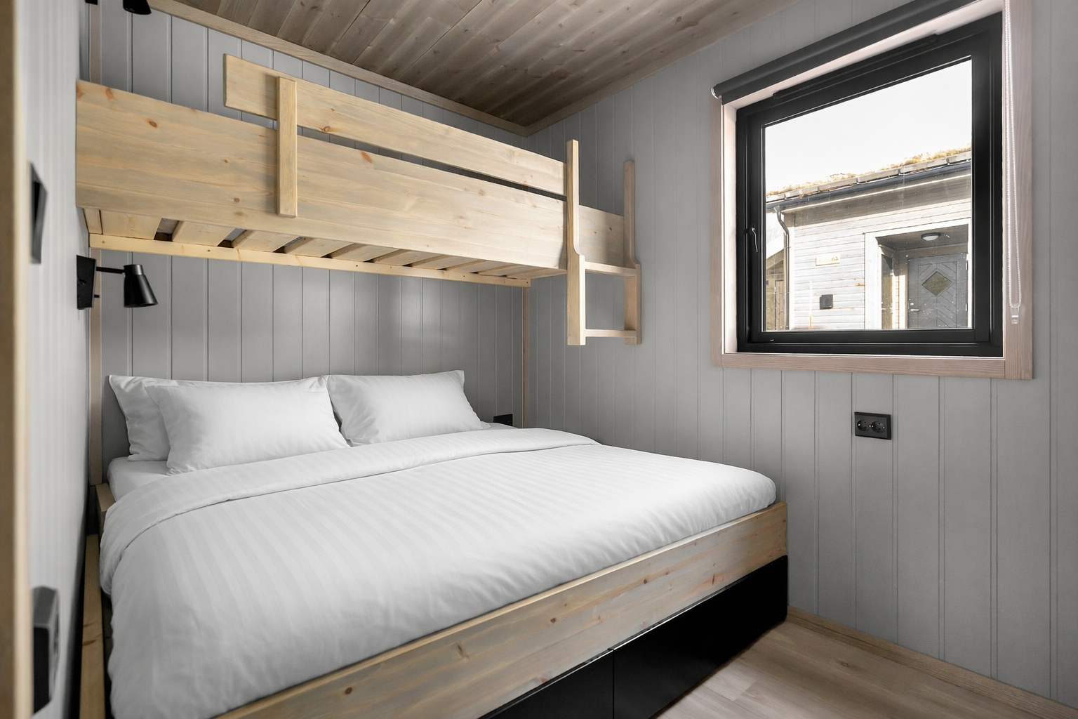 Soverom med plassbygd seng Galleribilde