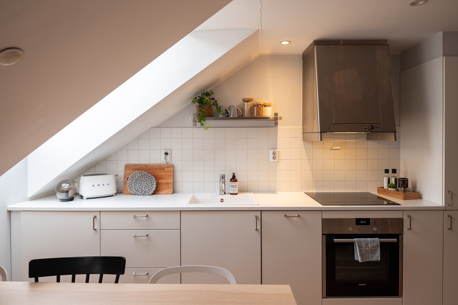 Leiligheten byr på god standard, hvor takstmann har vurdert alle punktene i takstrapporten til tilstandsgrad 0/1. Galleribilde