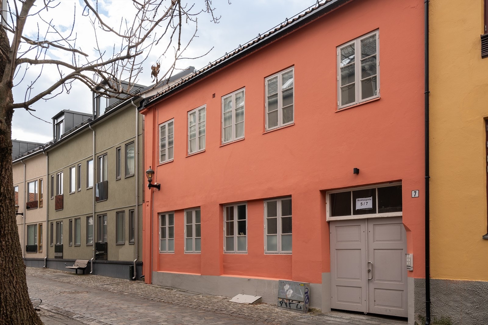 Det er praktisk porttelefon ved inngangsdør, slik at du enkelt kan ta i mot besøk. Galleribilde