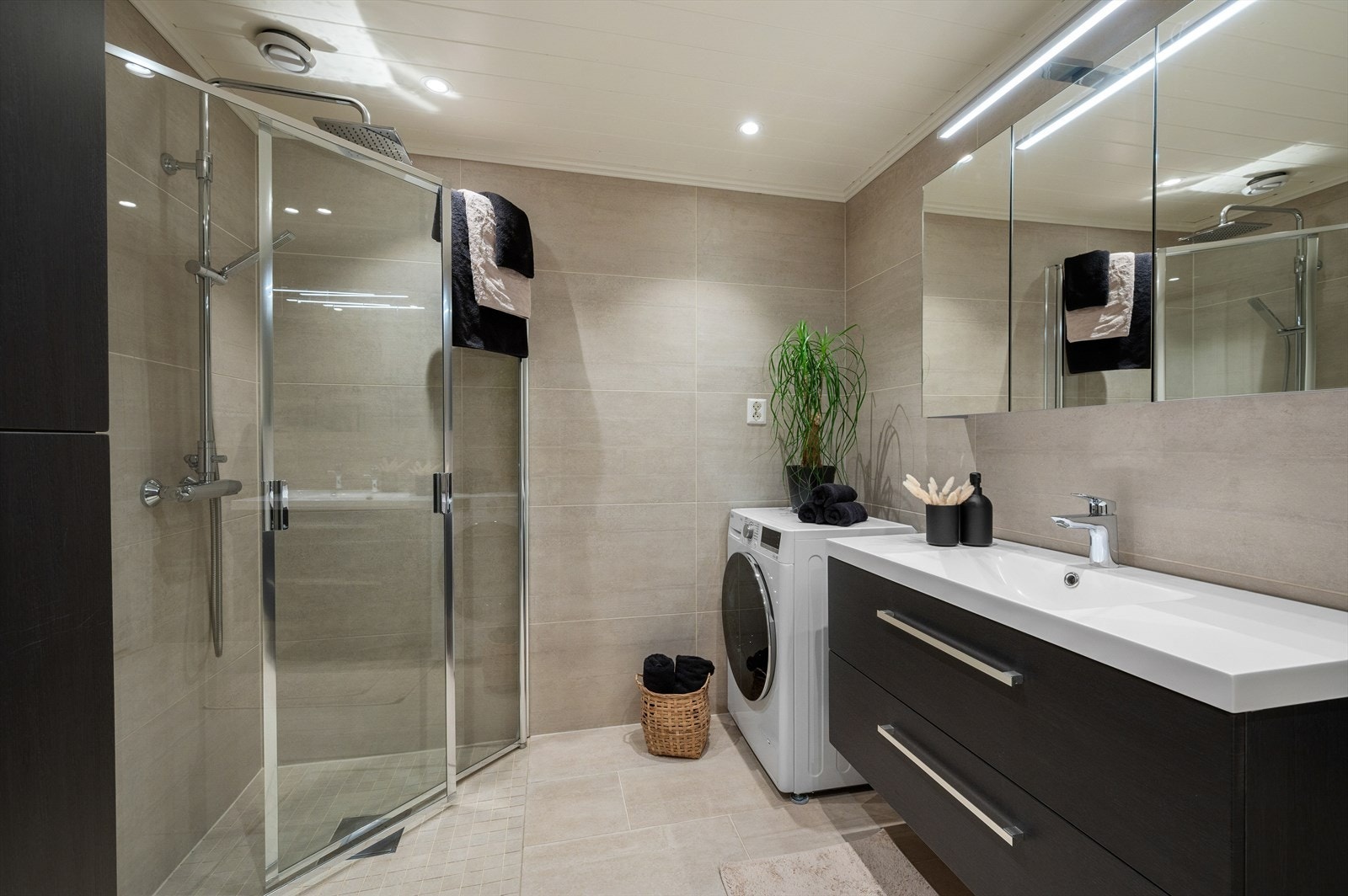 Delikat og lyst bad på 6m² fra 2016/2017. Galleribilde