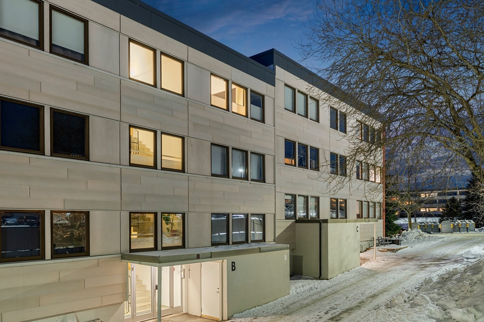 Vestlia borettslag er veldrevet med en langsiktig 10-årsplan for vedlikehold. Dette sikrer beboerne en trygg og forutsigbar økonomi i årene som kommer. Galleribilde