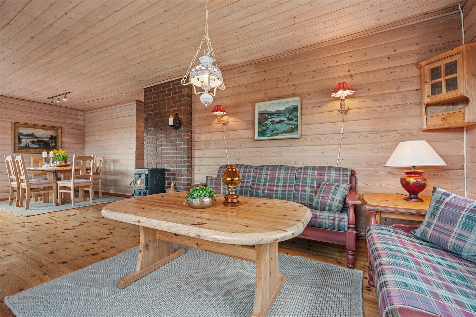 Her er det god plass til både sofagruppe og spisestue. Galleribilde