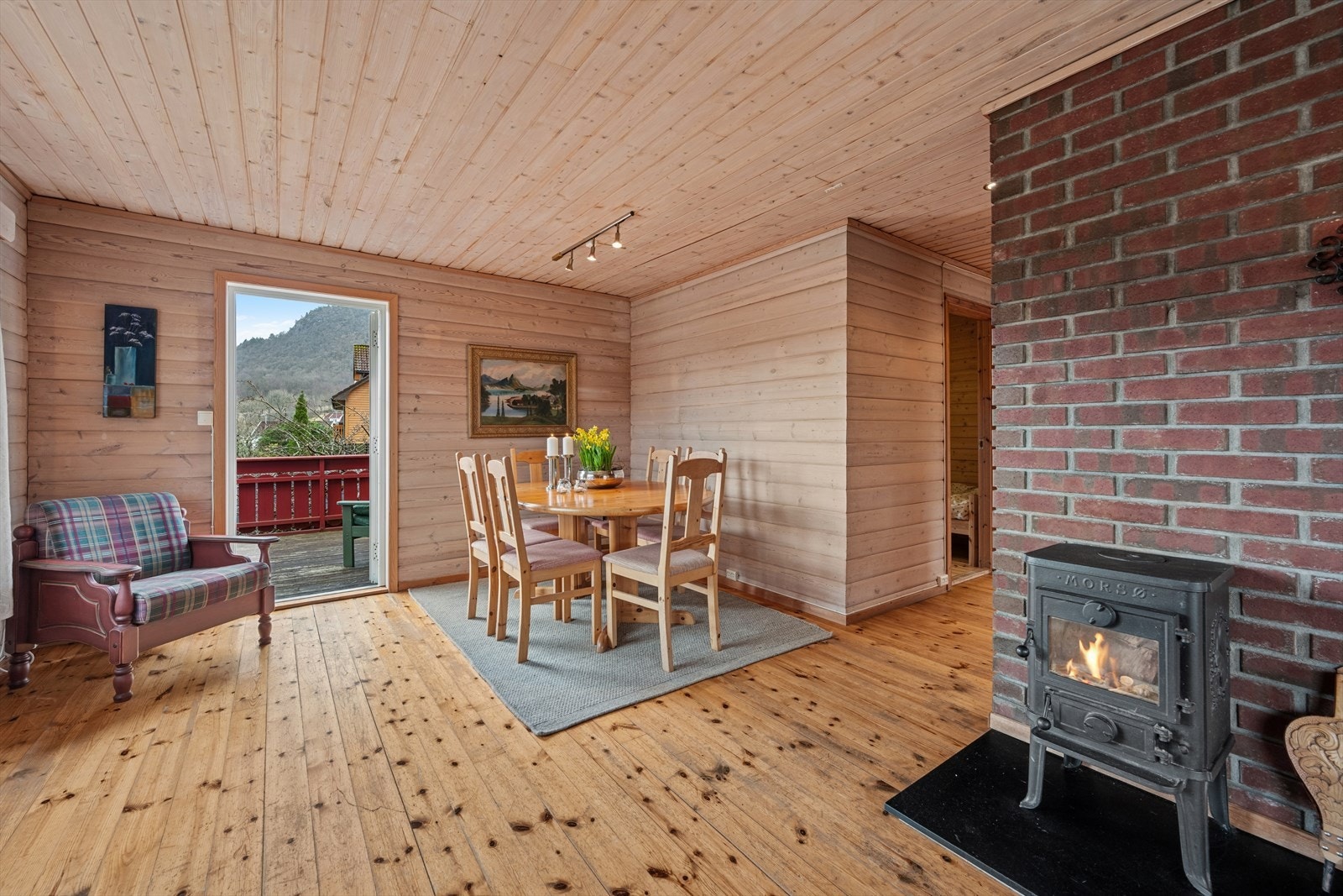 Peisovenen sørger for god varme og lun stemning på de kalde dagene. Galleribilde