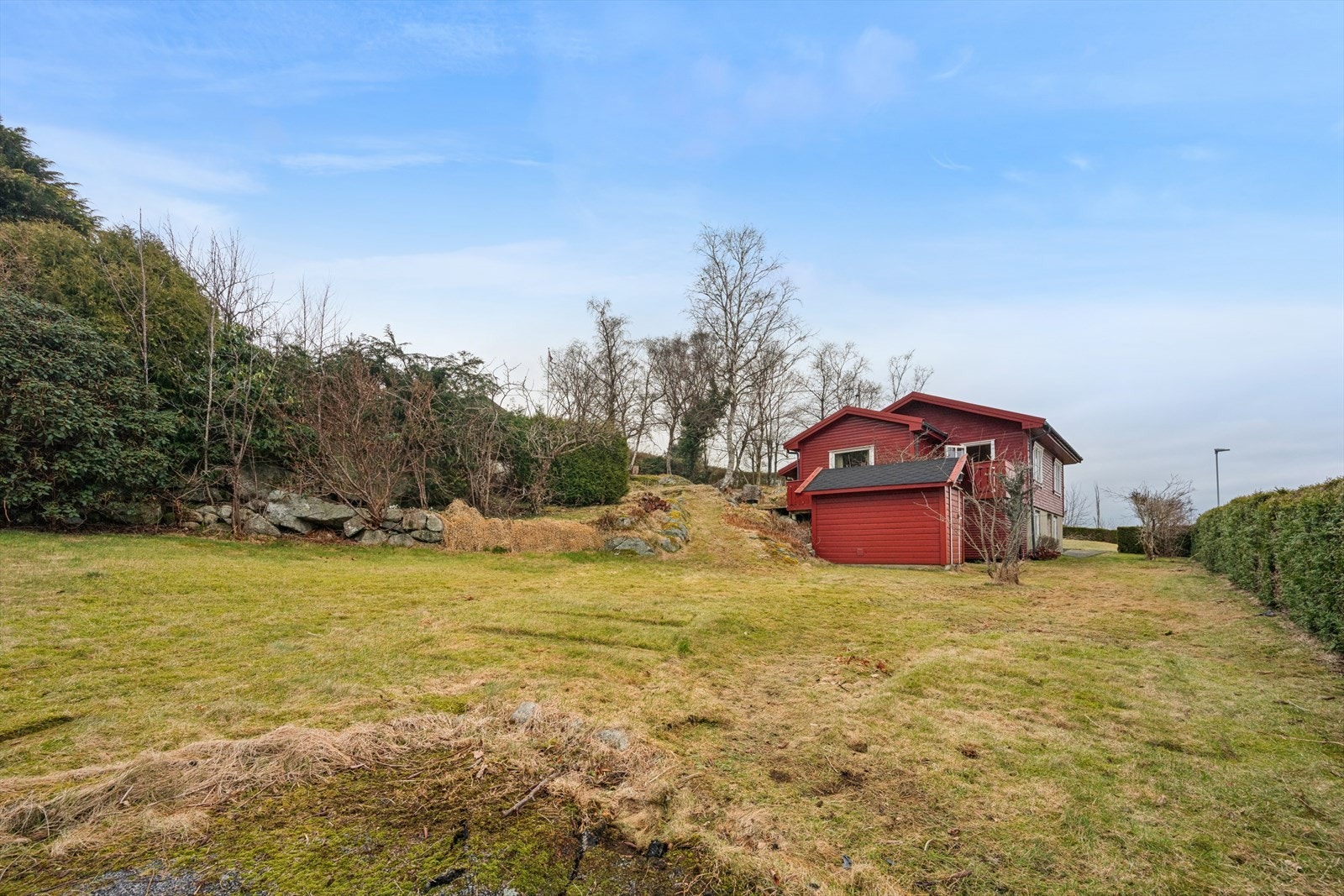Tomten er omkranset av flott natur. Galleribilde