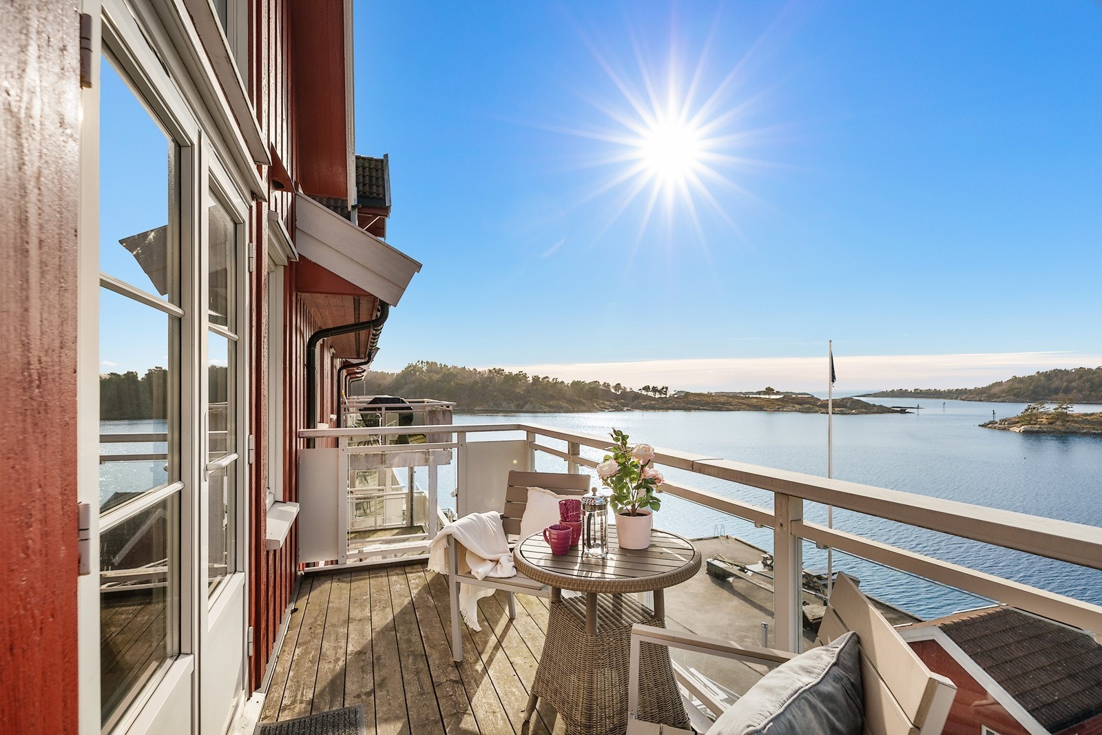 Velkommen til Kystveien 334E! Leiligheten er presentert av Andre Sandvik v/Aktiv Eiendomsmegling avd. Kristiansand. Foto: Ivars Upe Galleribilde
