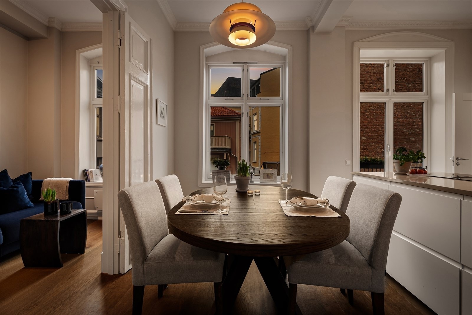 Leiligheten ligger sin helhet vendt mot bakgård. Galleribilde