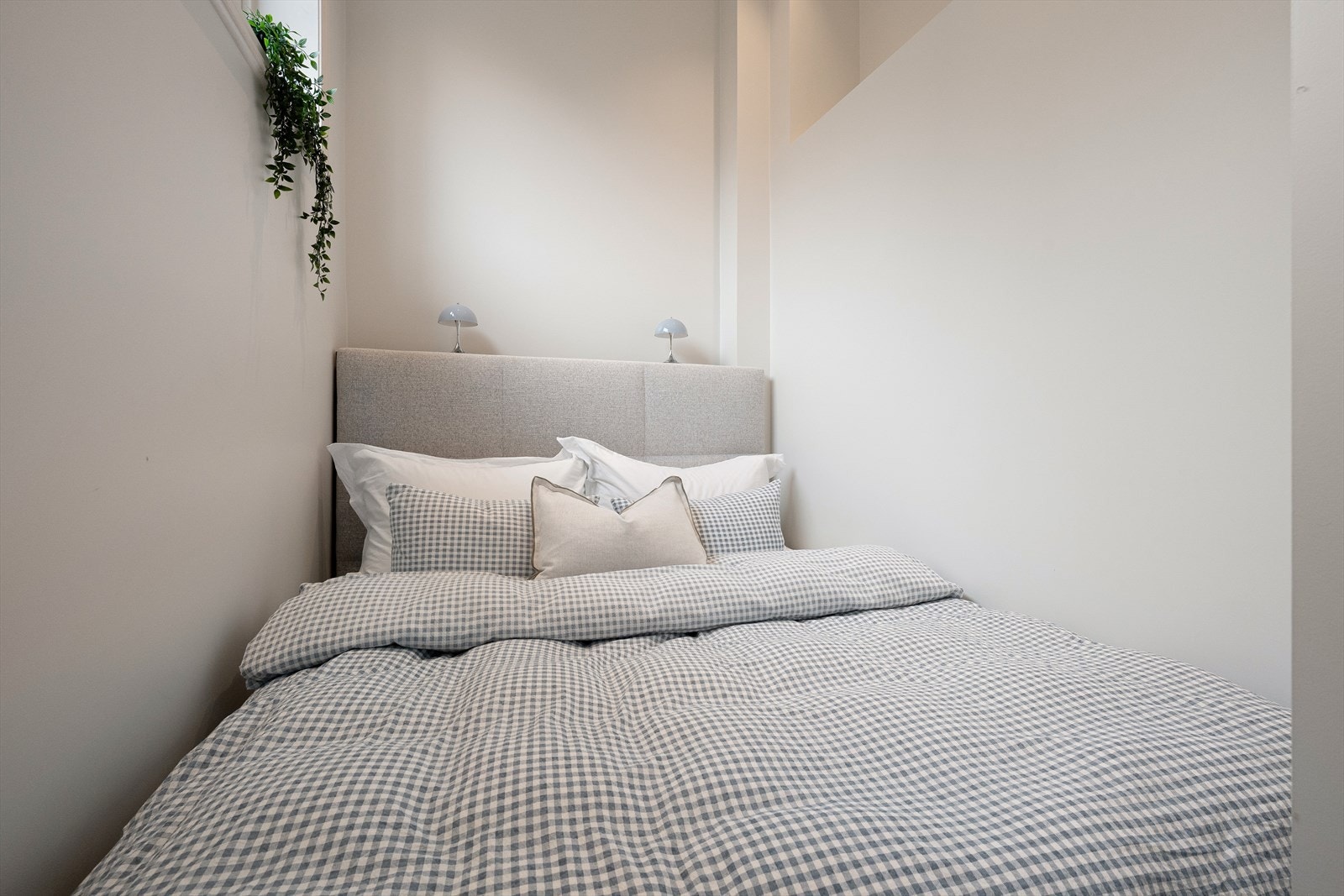 Soverommet er i dag innredet med en dobbeltseng med 180cm bredde. Galleribilde