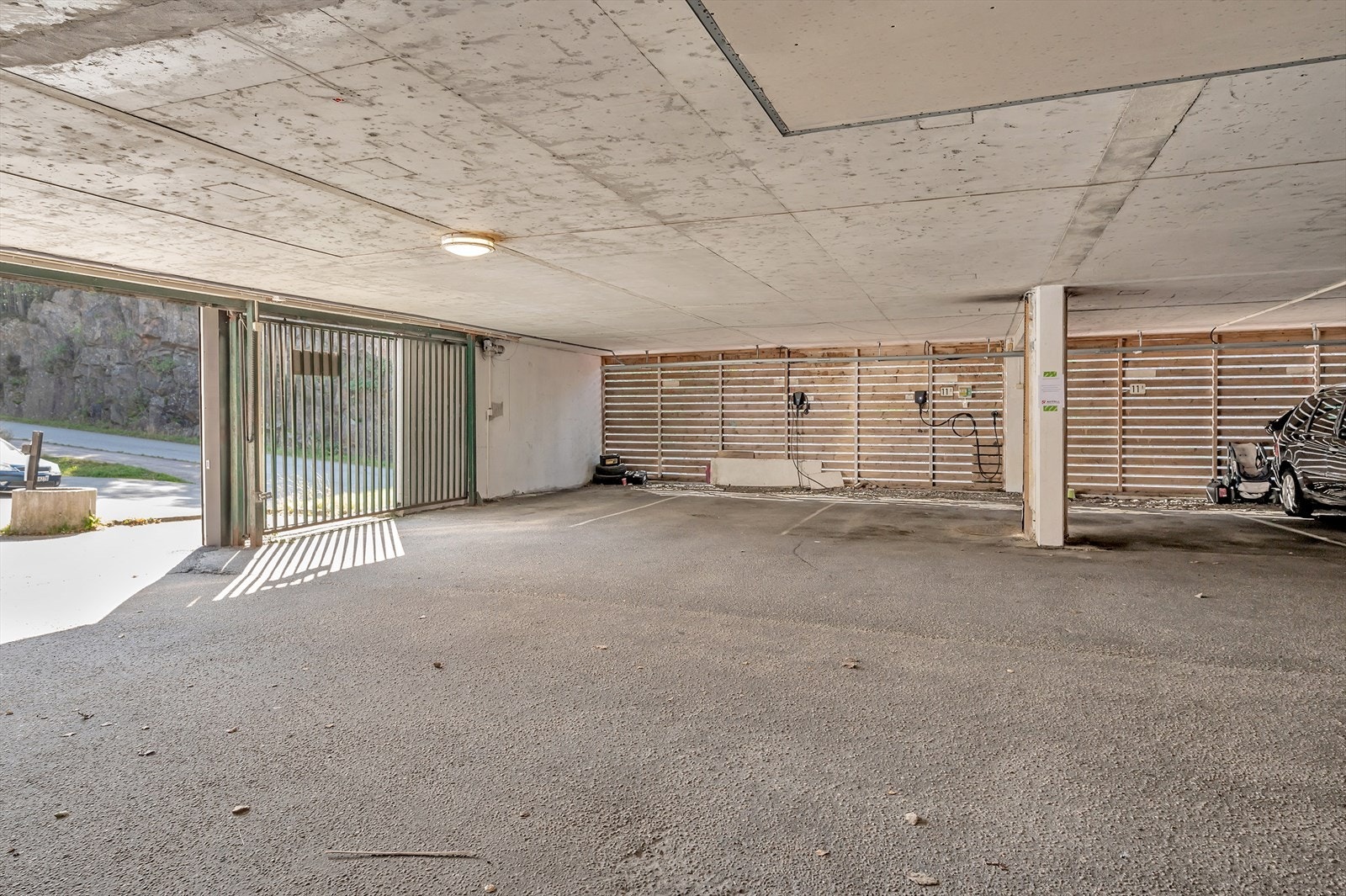 Det følger med fast parkeringsplass med EL-lader i garasjeanlegg. Galleribilde