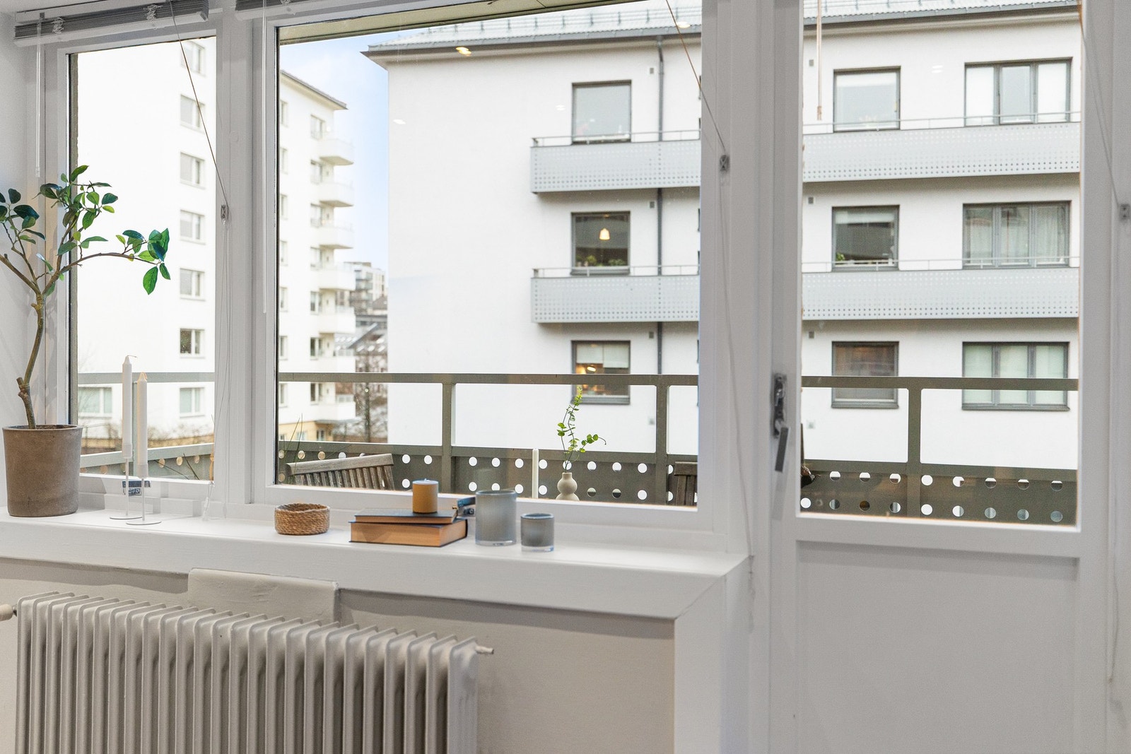 Fra stuen er det adkomst til en herlig balkong på ca. 4 kvm. Galleribilde