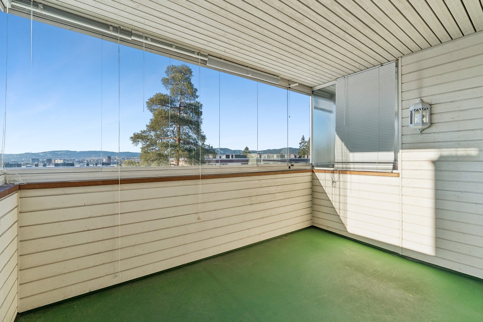 Balkongen er innglasset og forlenger balkongsesongen Galleribilde