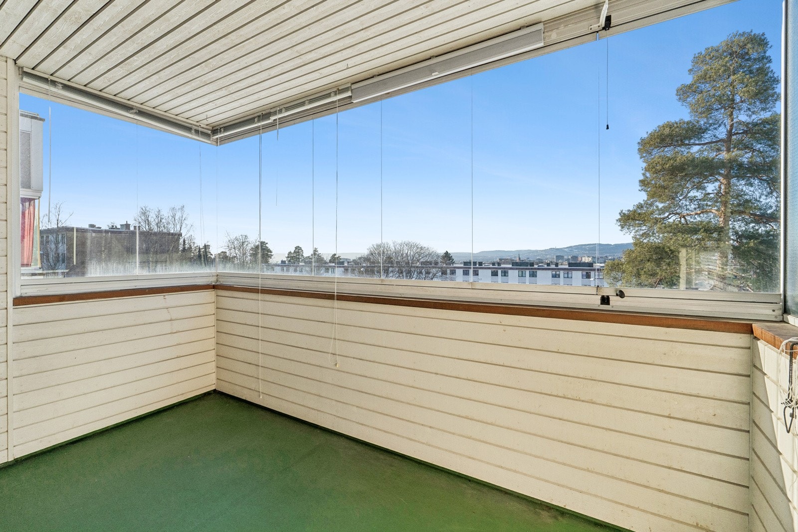 Nordvestvendt solrik balkong med flott utsikt Galleribilde