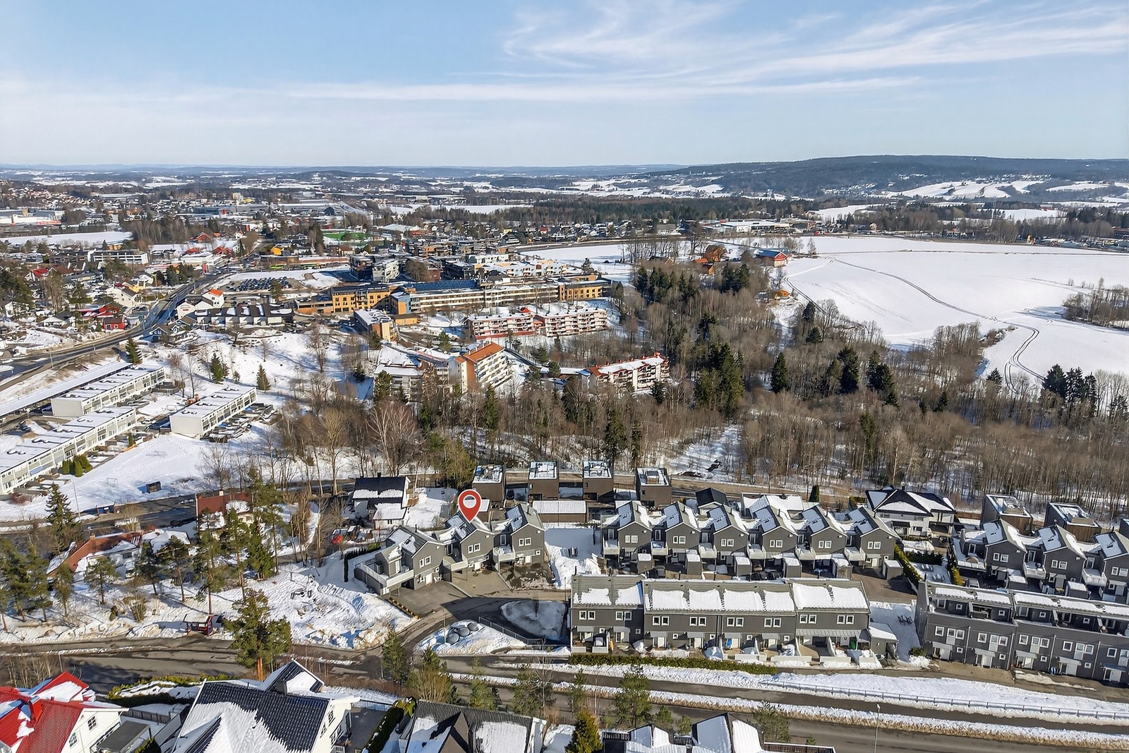 Området har gode kollektivforbindelser, og fra Skedsmokorset er det enkel forbindelse til både Lillestrøm og Oslo. Velkommen til visning! Galleribilde