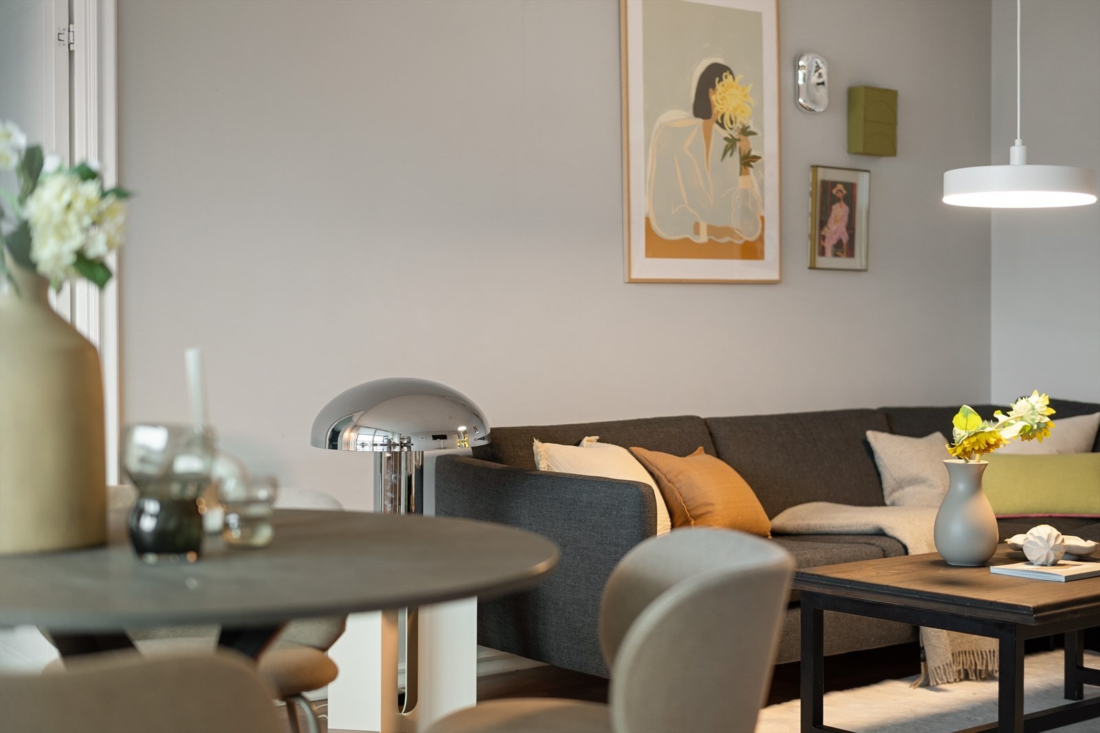 Stuen er lett å innrede med god plass til varierte soner! Galleribilde