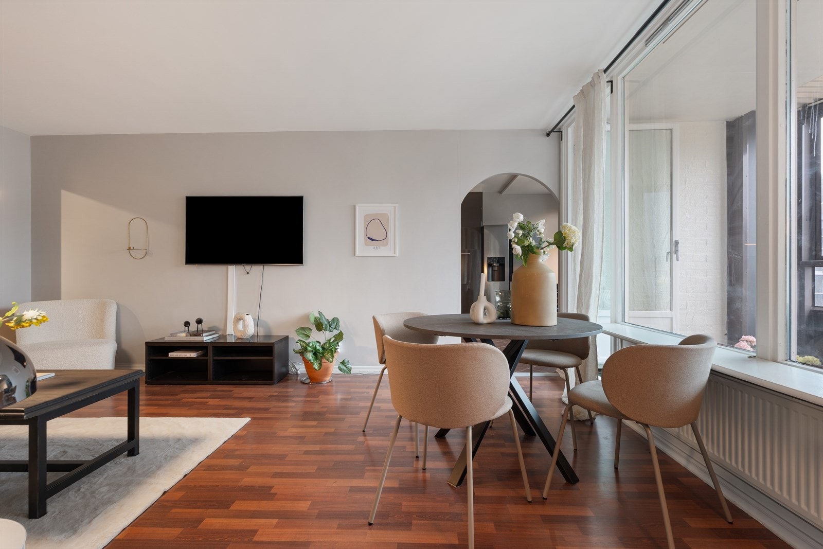 Fra stue er det tilkomst til kjøkken. Galleribilde