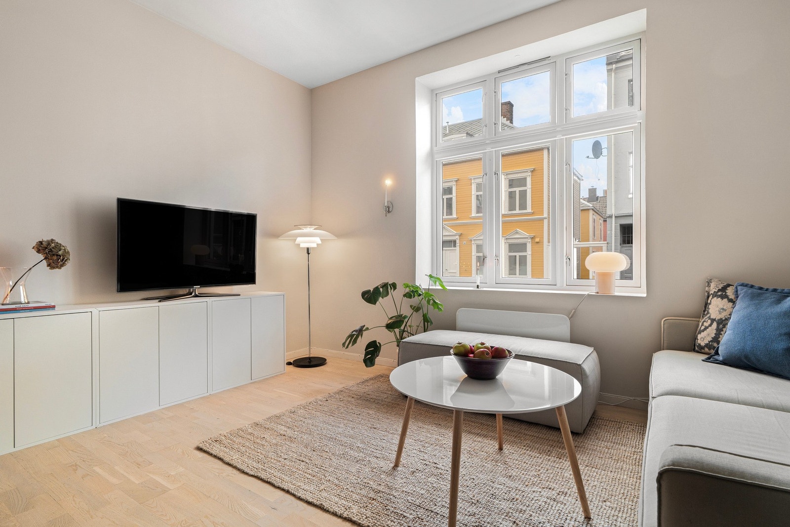 Stue/kjøkken er på 19 kvm. Galleribilde