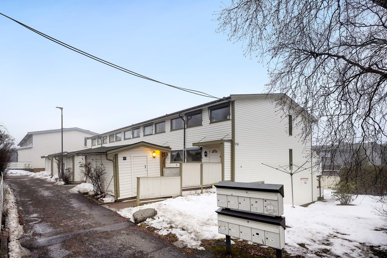 Boligen ligger på enden av rekken sin! Galleribilde