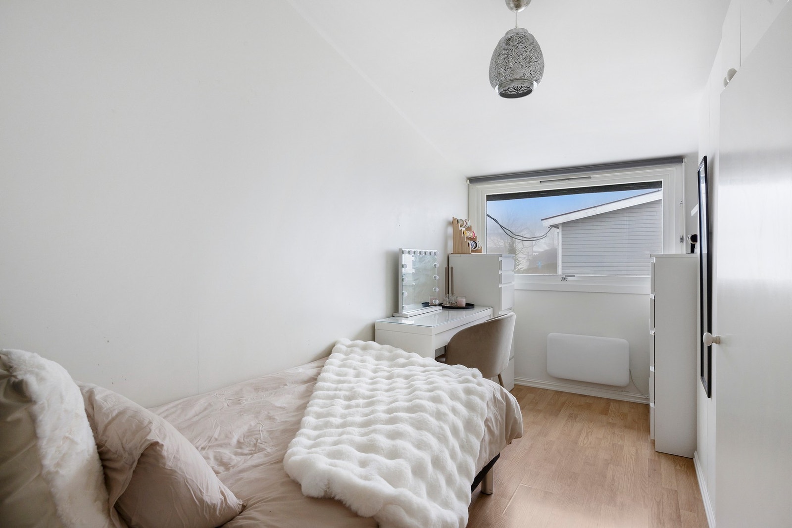 Soverom 2 - Passer også ypperlig som barnerom, gjesterom eller kontor. Galleribilde