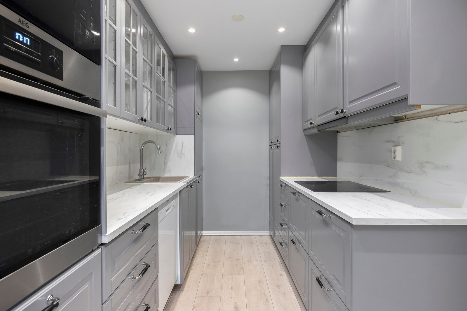 Praktisk kjøkken med godt arbeidsområde. Galleribilde