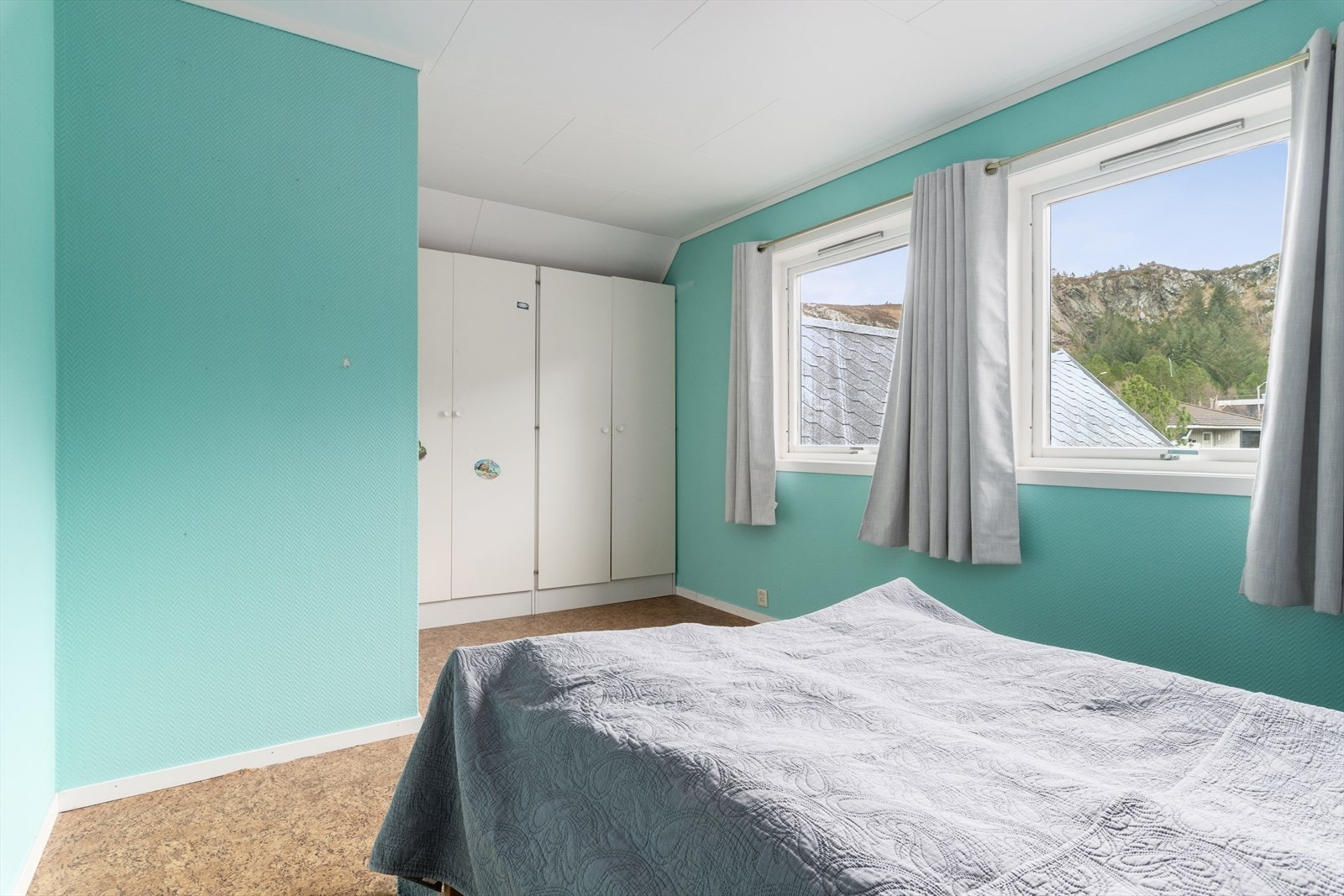 Også garderobe - denne vil kunne medfølge. Galleribilde