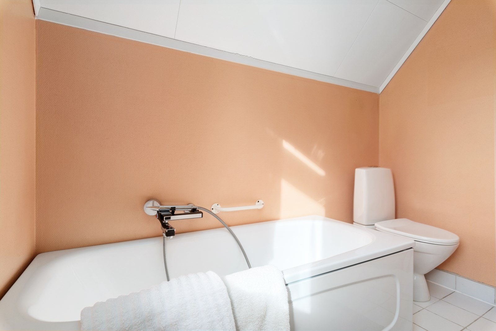 Badet har også toalett montert. Galleribilde