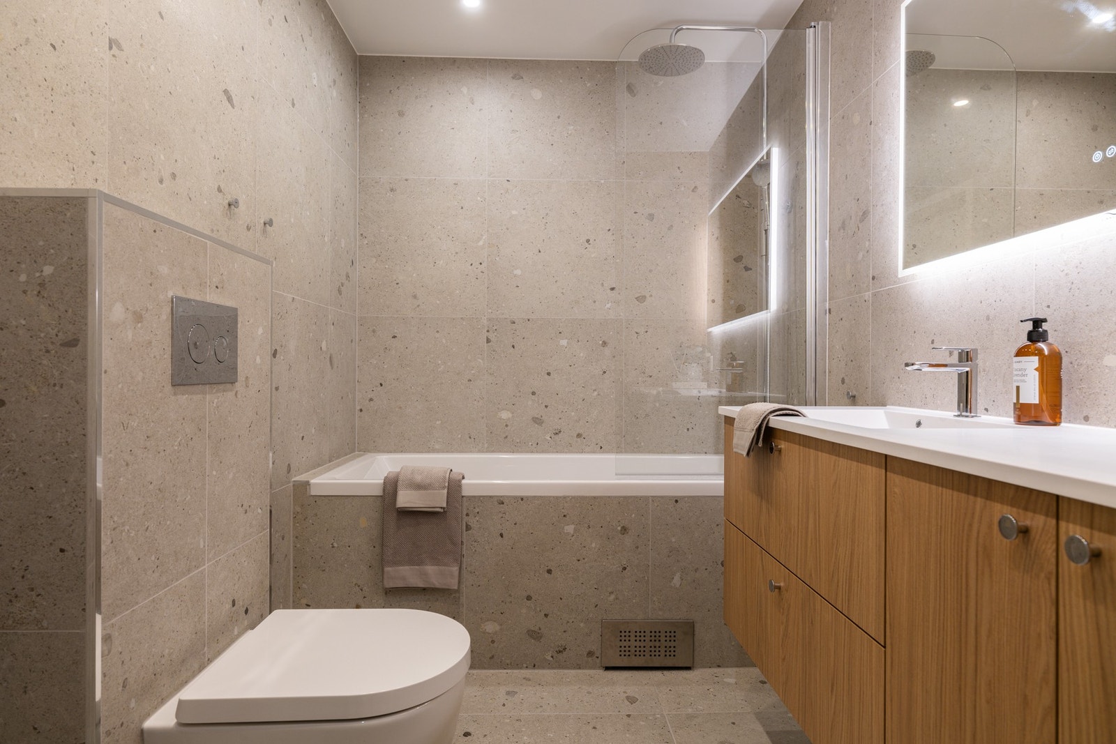 Svært delikat og nyoppusset bad fra 2025. Galleribilde