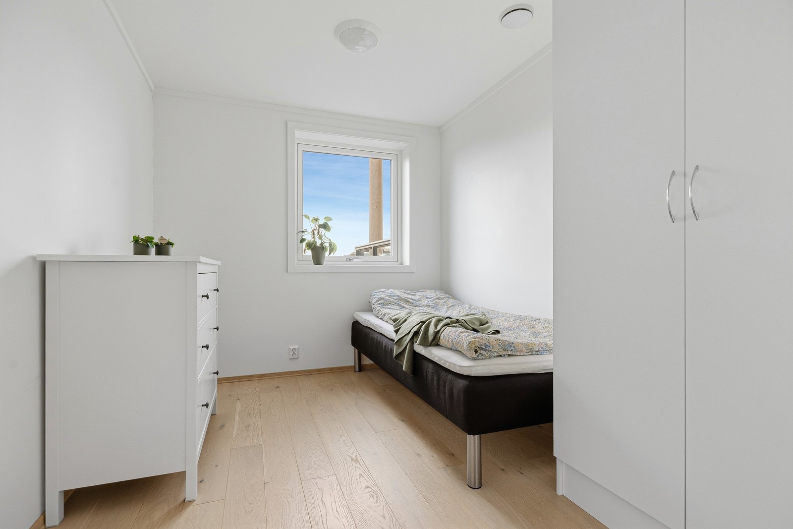 Soverom 2 passer utmerket som barnerom, gjesterom eller kontor Galleribilde