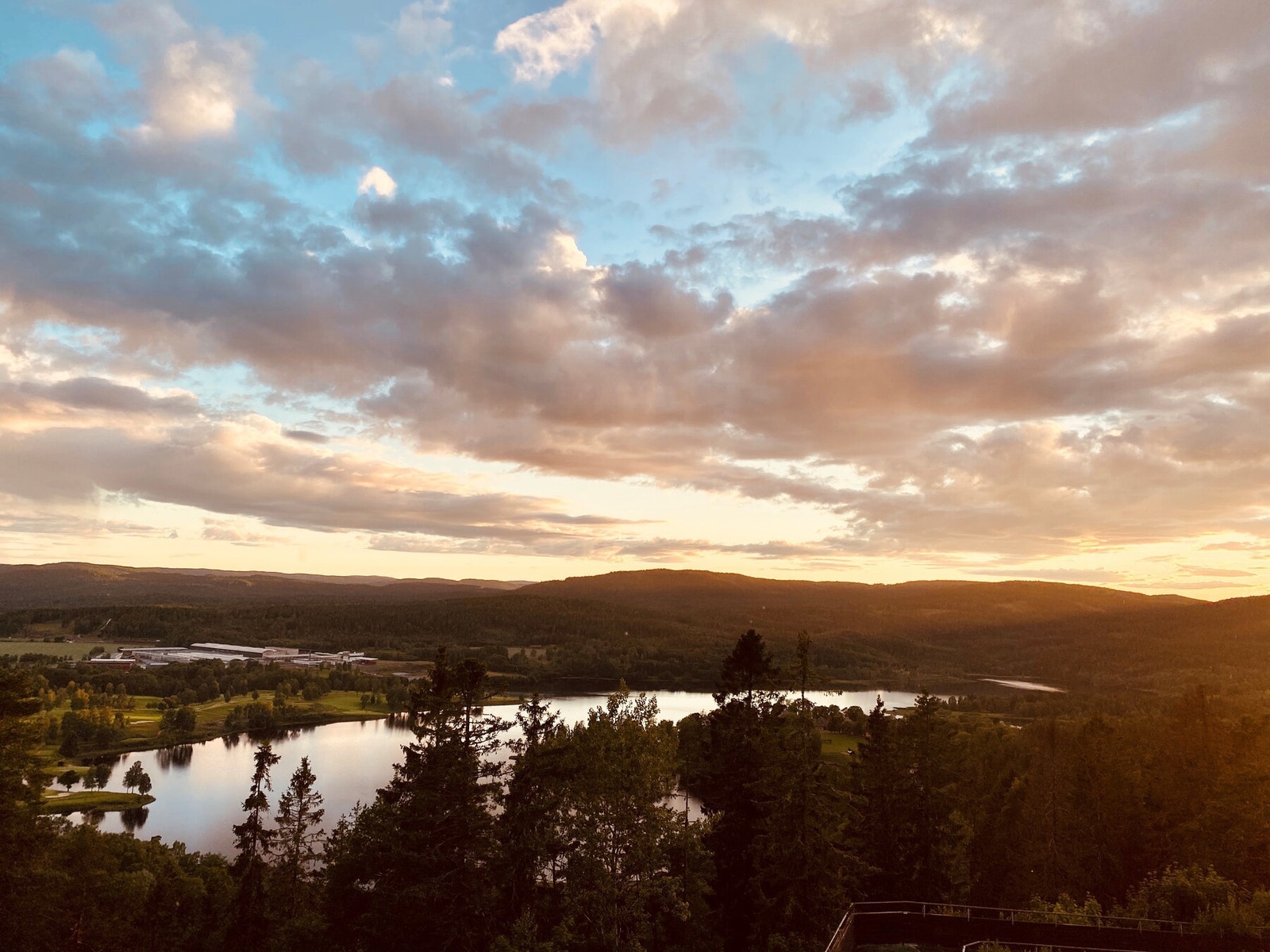 Utsikt fra leiligheten (selgers eget bilde) Galleribilde