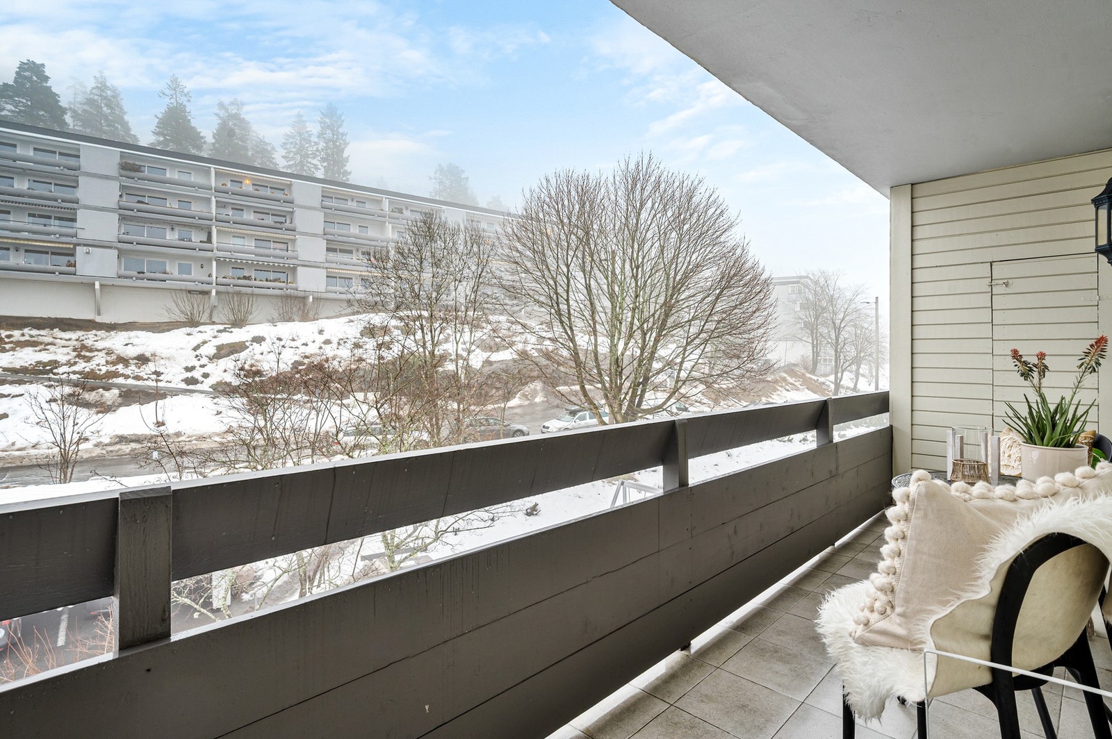 På begge sider av balkongen finnes praktiske boder som gir gode oppbevaringsmuligheter. Galleribilde