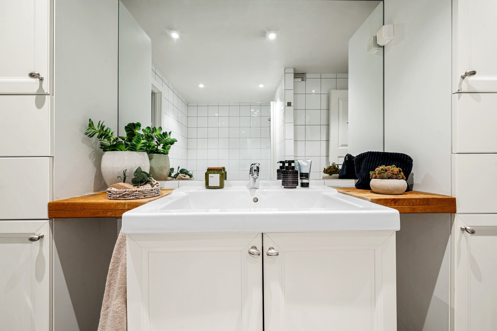 Flott gulvstående servantinnredning. Galleribilde