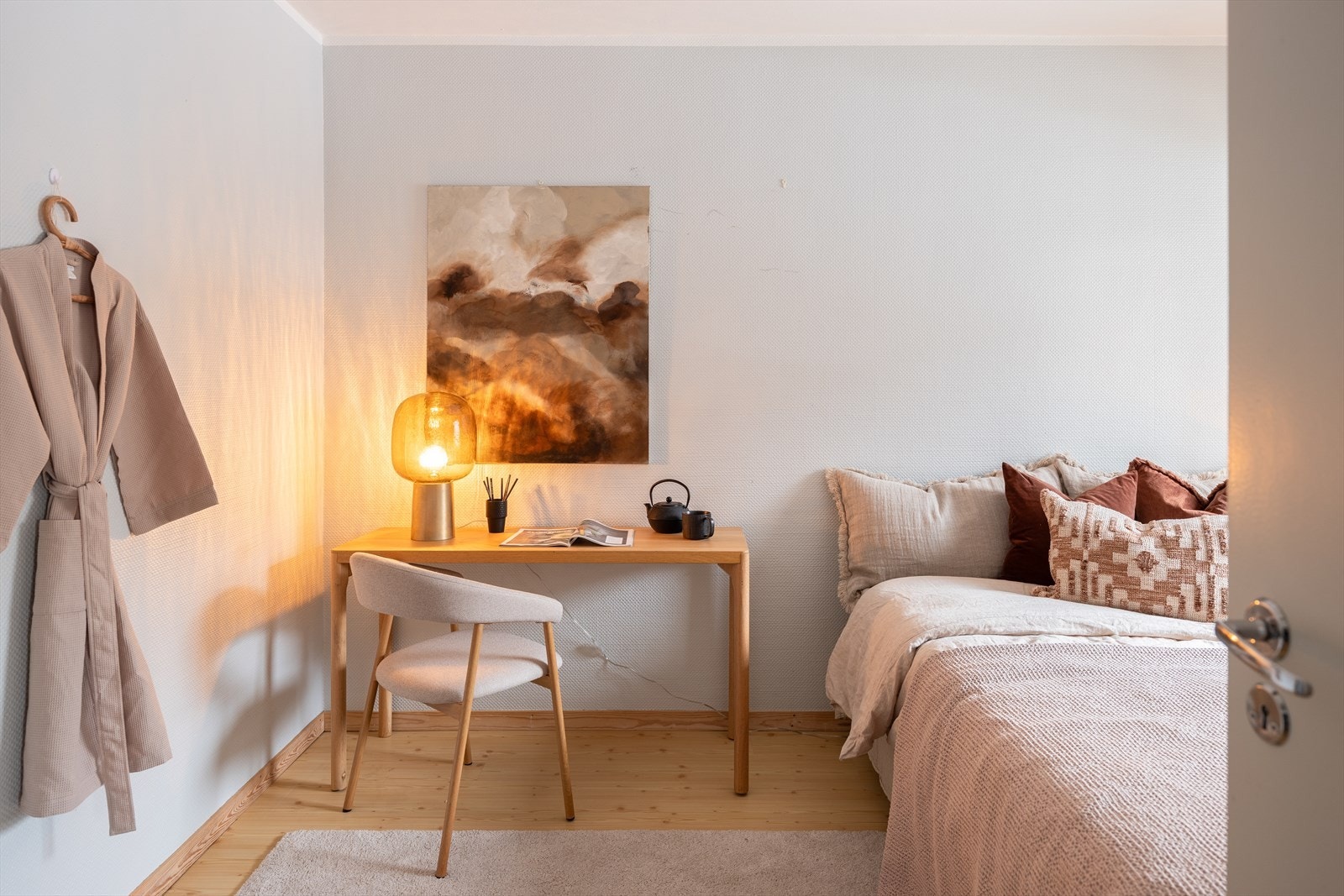 Leilighetens soverom er på hele 12m². Galleribilde