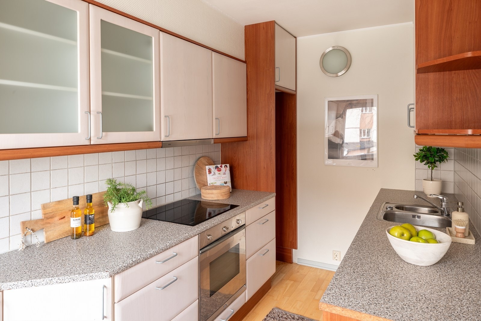 Hvitevarene som står, medfølger handelen. Galleribilde