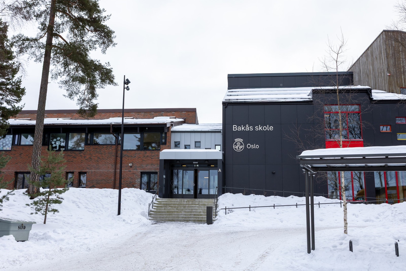 Eiendommen sogner til Bakås skole som nylig ble kåret til Oslos beste AKS. Det er flere barnehager innenfor gangavstand. Galleribilde