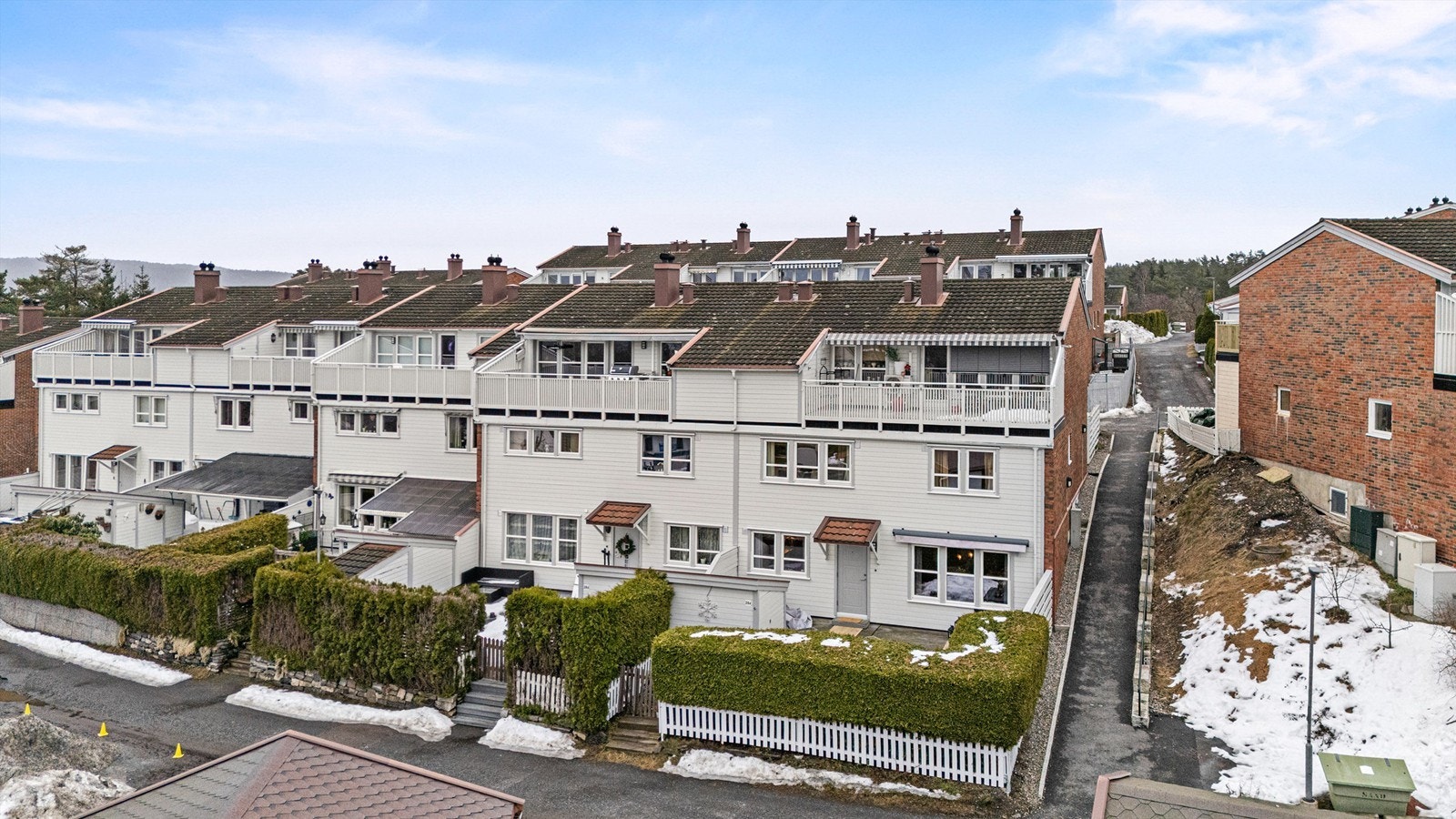 Her bor du i et barnevennlig område, med umiddelbar nærhet til Østmarka, med turstier og skiløyper kun få meter fra døren. Galleribilde