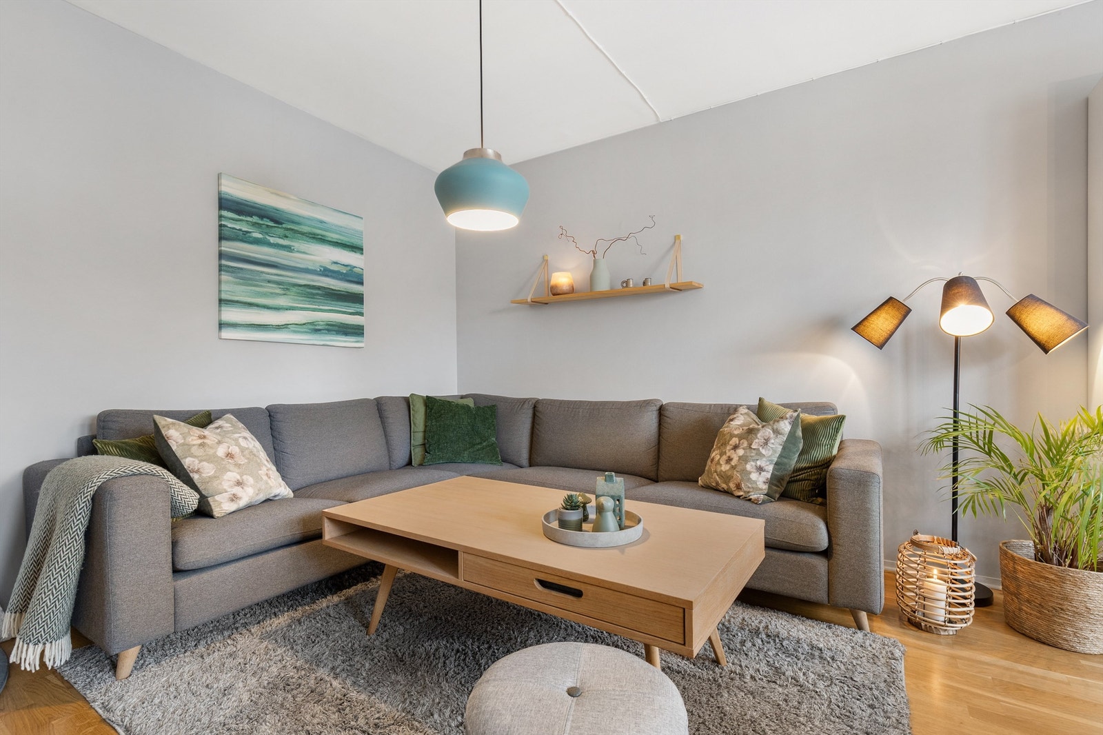 Her kan du møblere med sofa, salongbord og TV-seksjon. Galleribilde