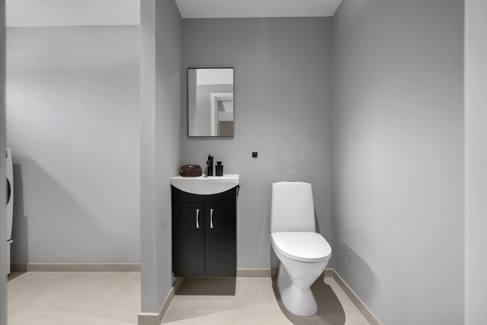 Toalett/vaskerom i forbindelse med gangen | Varme i gulv. Galleribilde