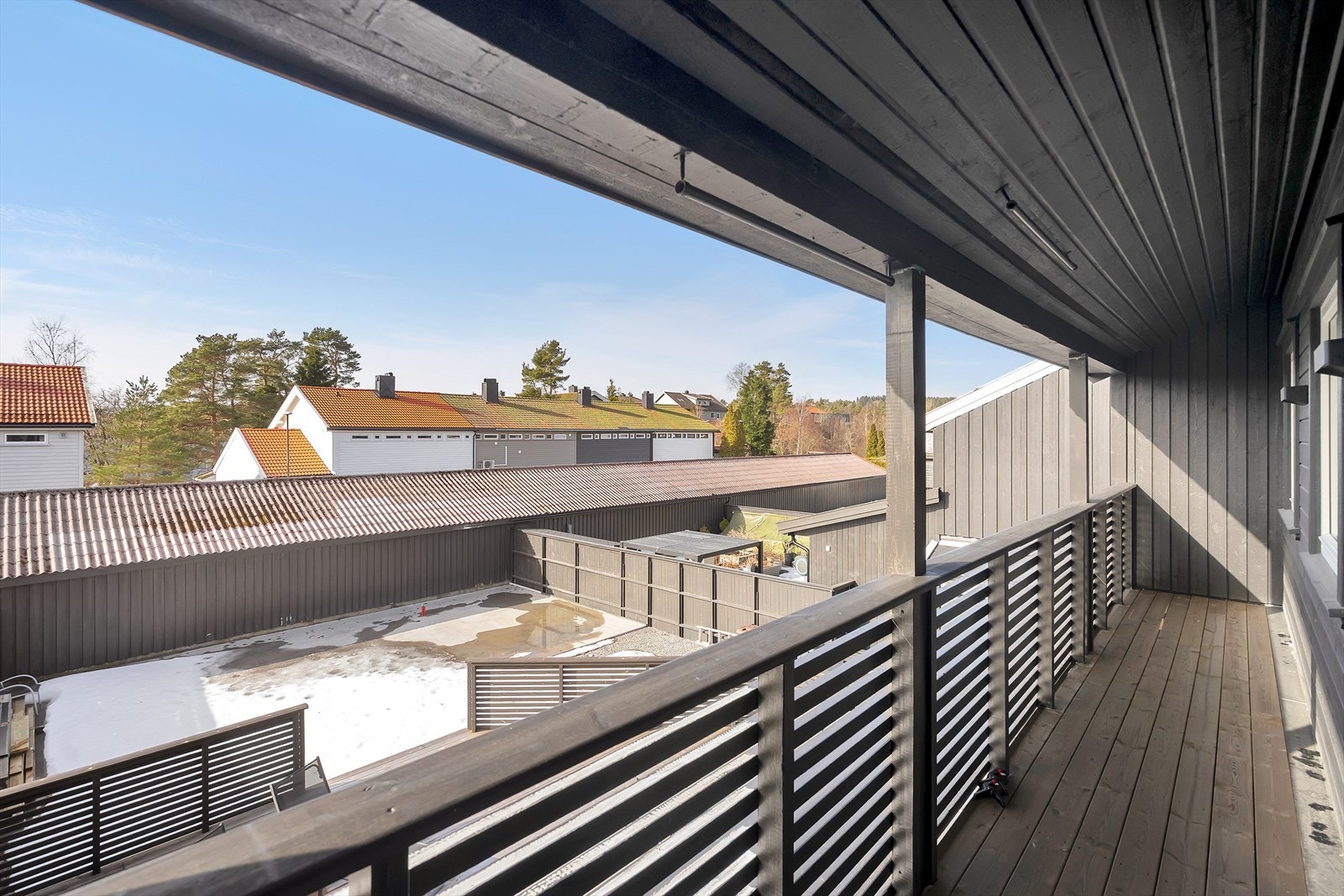 Veranda med adkomst fra hovedsoverom i 2. etasje. Galleribilde