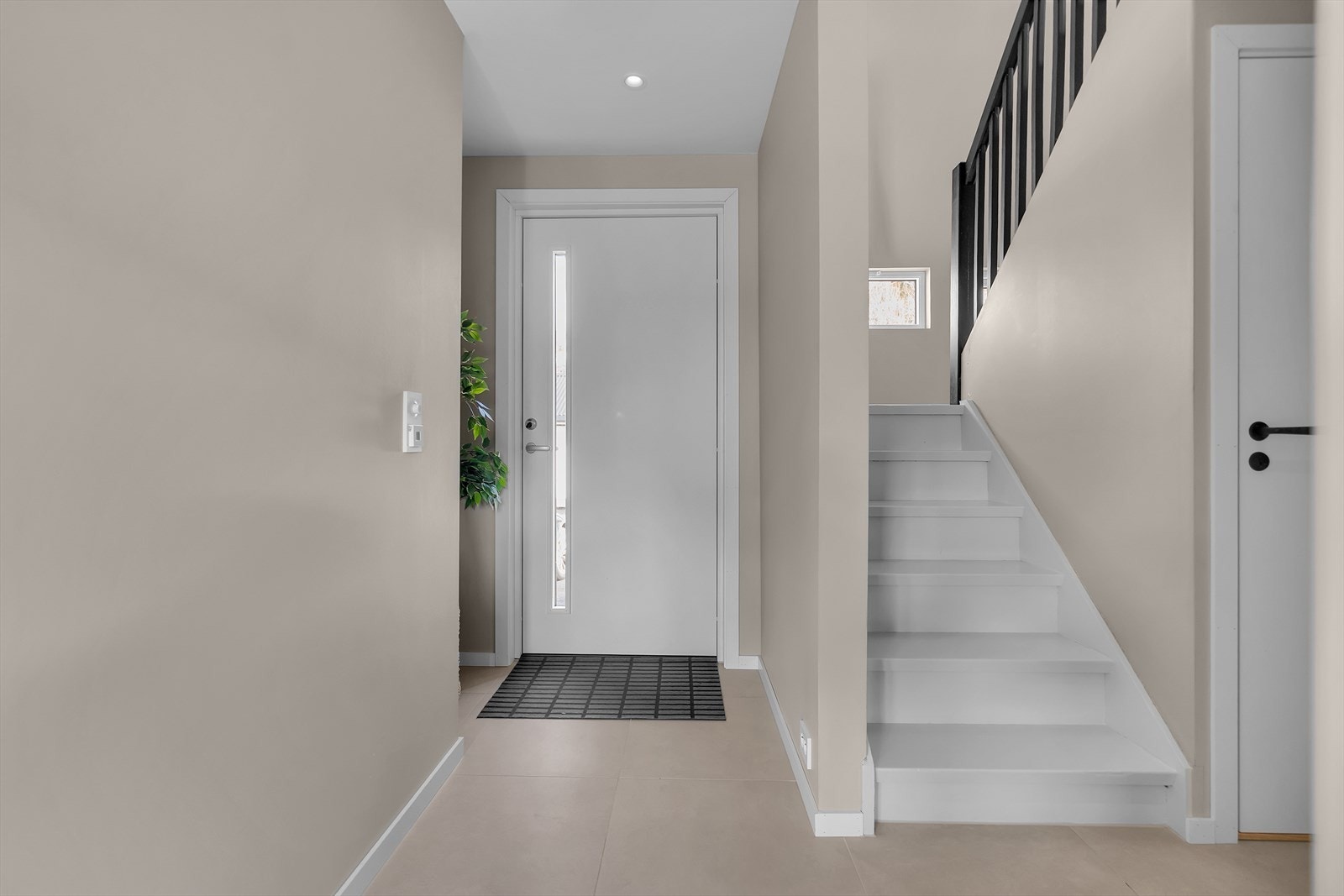 Velkommen inn i gangen | Lekre fliser på gulv, med varmekabler. Galleribilde