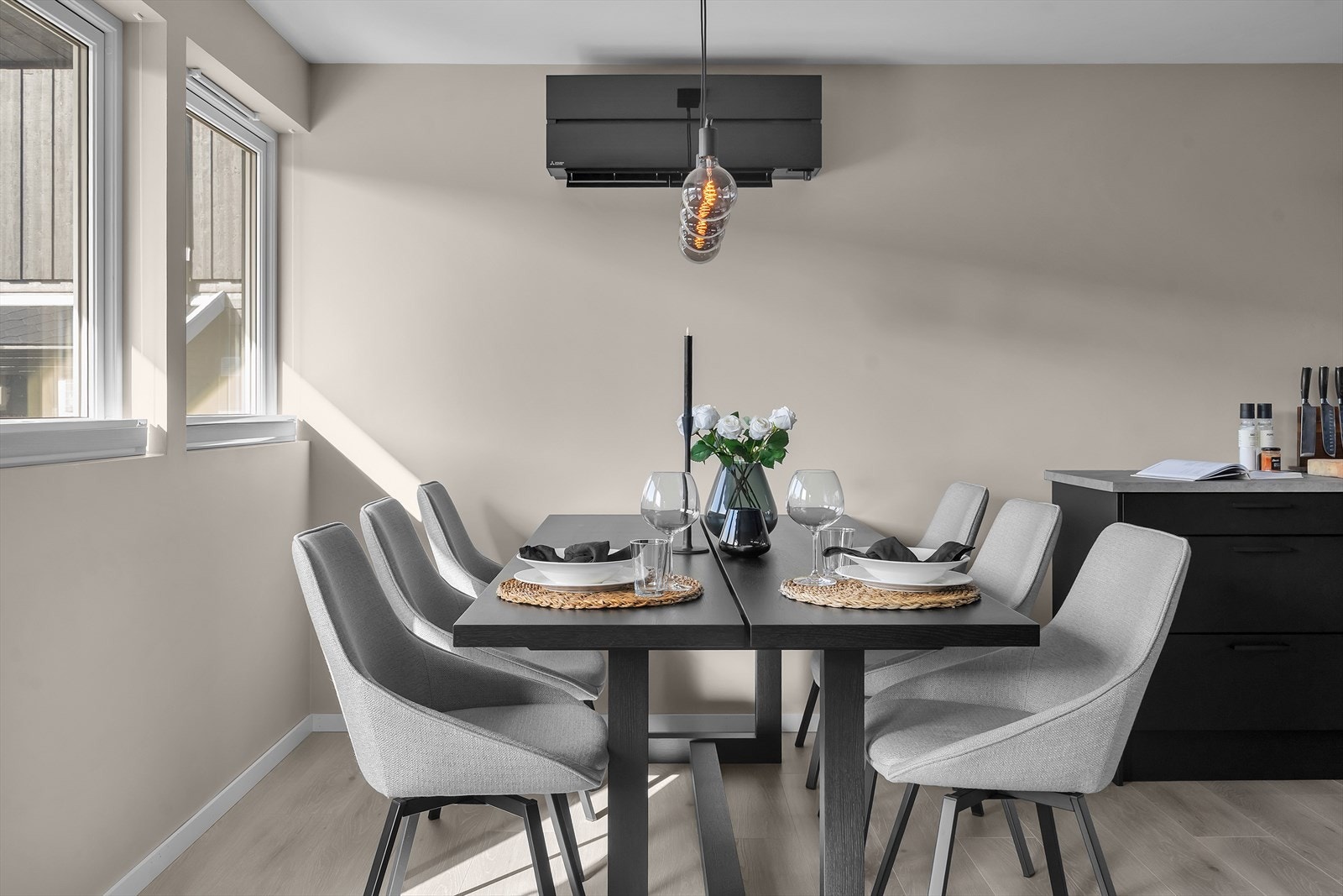 Tilbake inn i spisestuen.. | Varmepumpe. Galleribilde