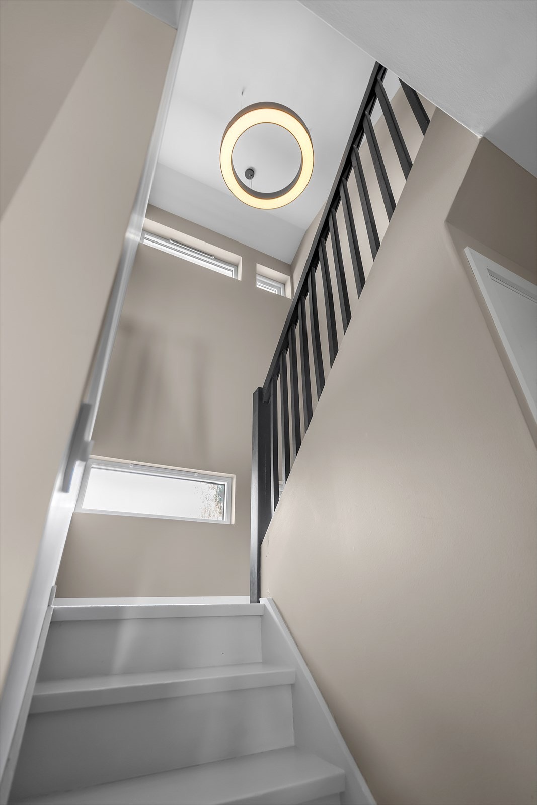 Stilig trapp opp til 2. etasje.. Galleribilde