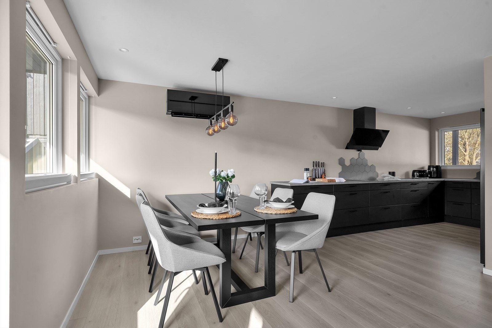 Lekkert oppusset enderekkehus med eksklusive og moderne løsninger. Galleribilde