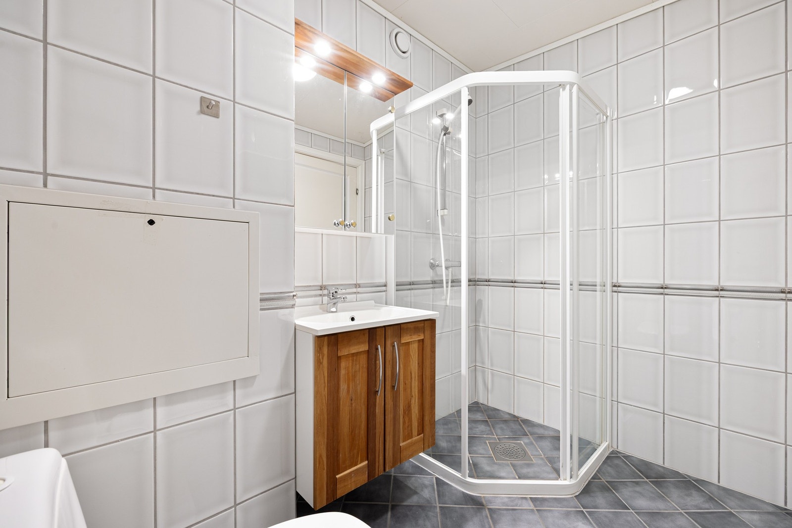 Helfliset bad på 4,5 kvm. Galleribilde