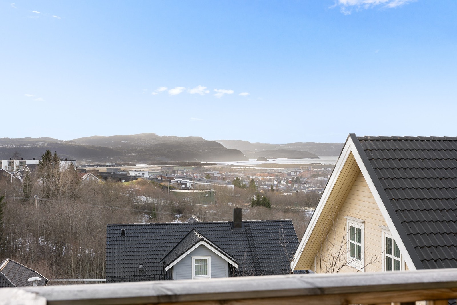 Leiligheten har en flott beliggenhet i populære Husbykleiva. Galleribilde