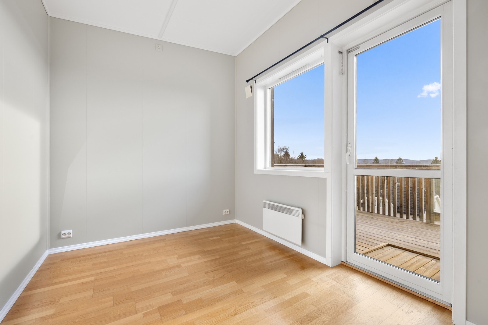 Praktisk utgang til balkong fra stuen. Galleribilde