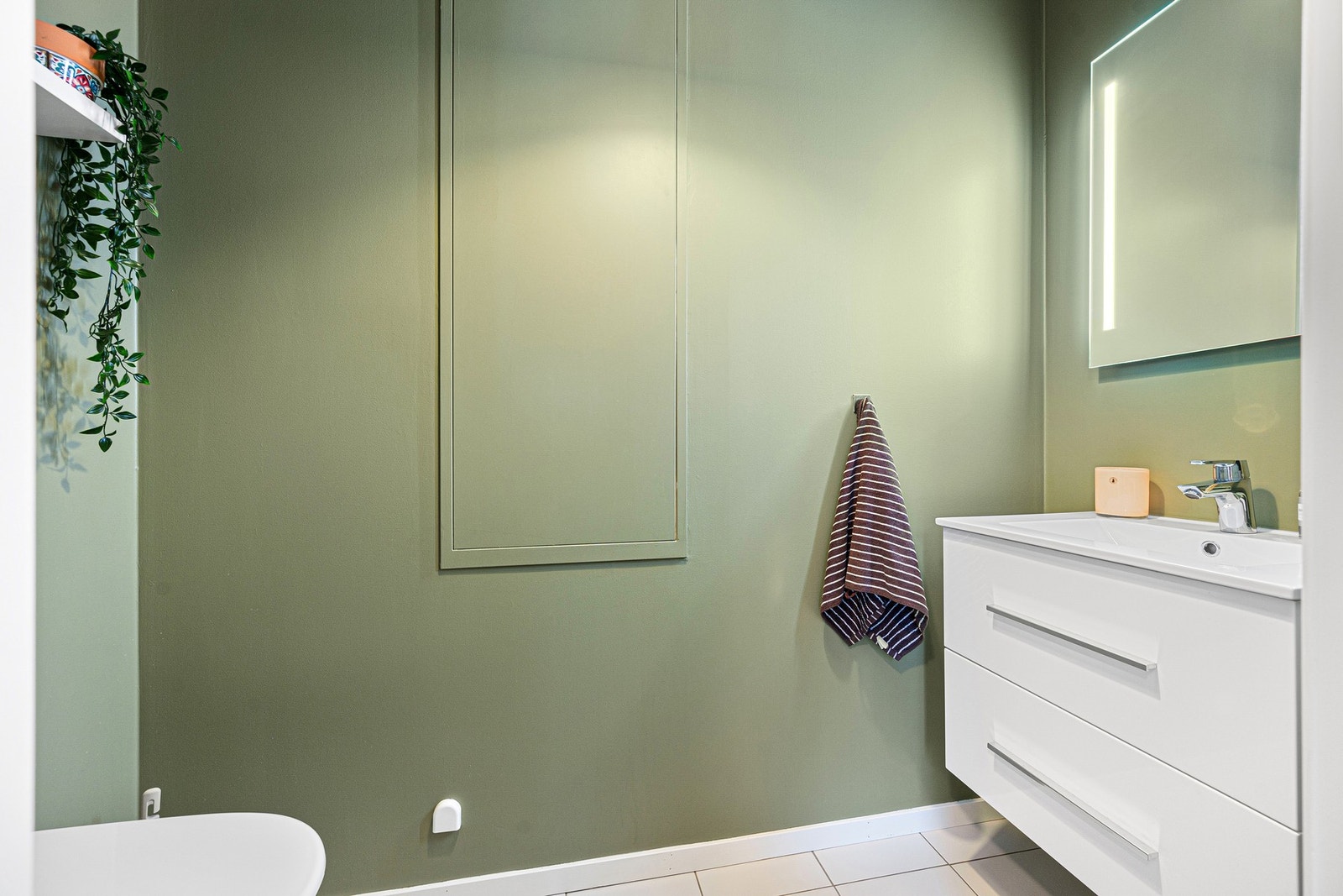 Praktisk WC i tilknytning til entreen. Galleribilde