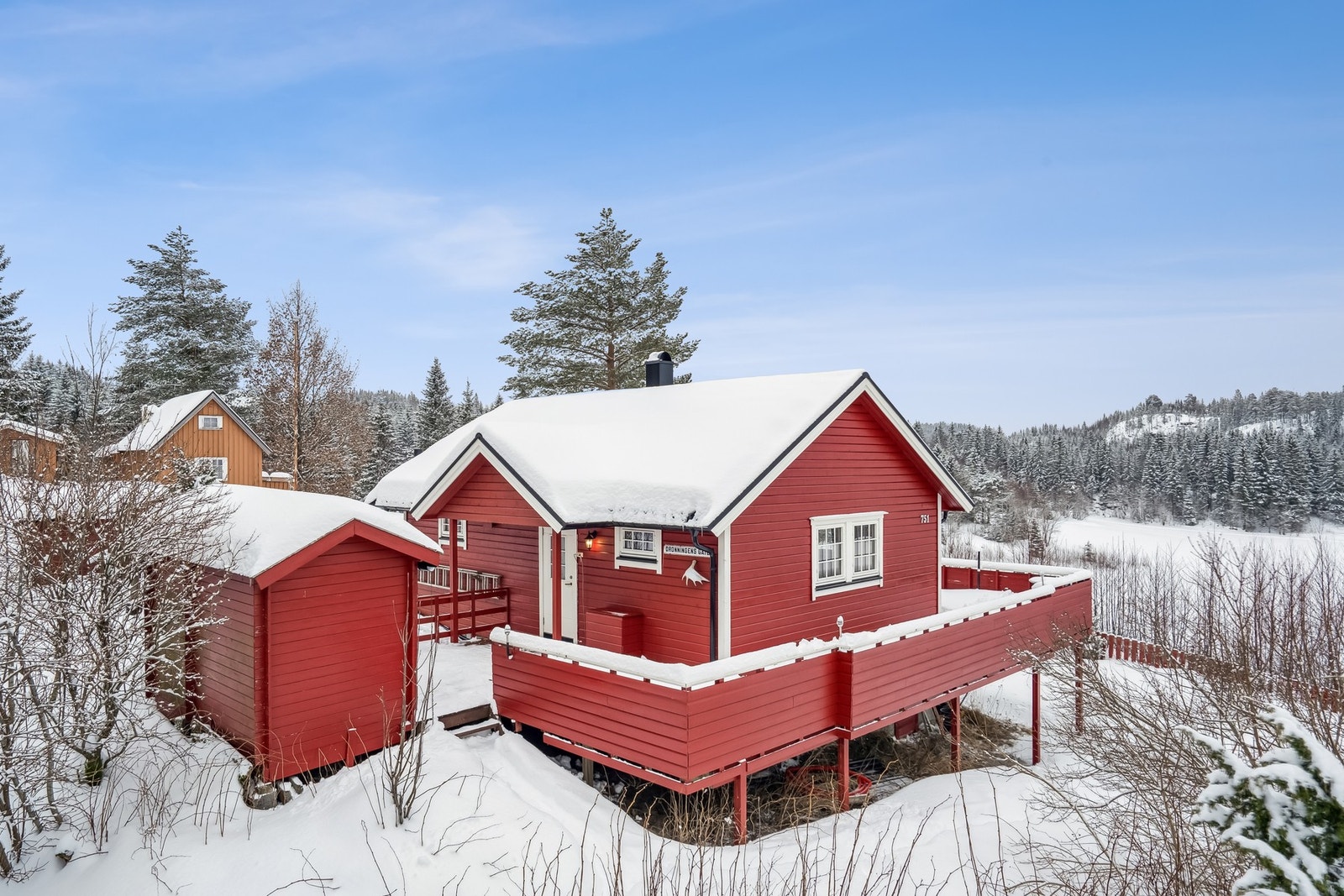 EIE eiendomsmegling ved Steve Johannes Klodiussen og Karen Ulvan Ratdal har gleden av å presentere Vassbygdvegen 751! Foto: Hanne Larsen, EFKT. Galleribilde