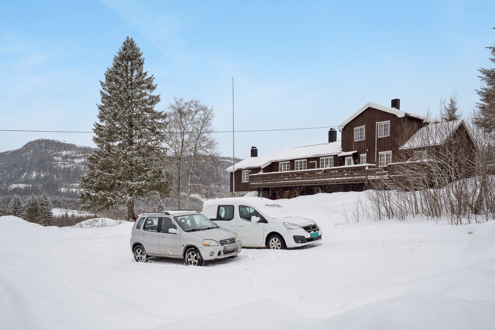 Biloppstillingsplass på egen tomt. Galleribilde