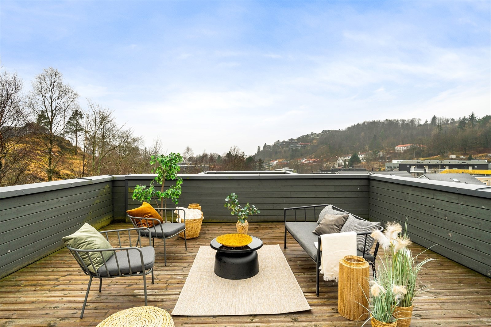 Den gode størrelsen gjør at uteplassen oppleves som en naturlig forlengelse av boligen. Galleribilde